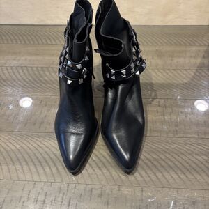 Steve Madden Ankle Boots size 9 Black Leather Studded Black Pointed Bootie